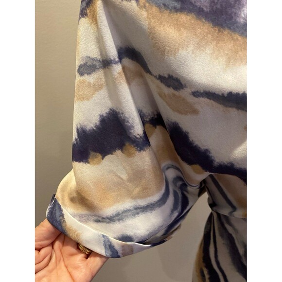 Est. 1946 Blouse Sz Large Oversized Flowy Creams & Blues Casual Top Cap Sleeves - Picture 4 of 11